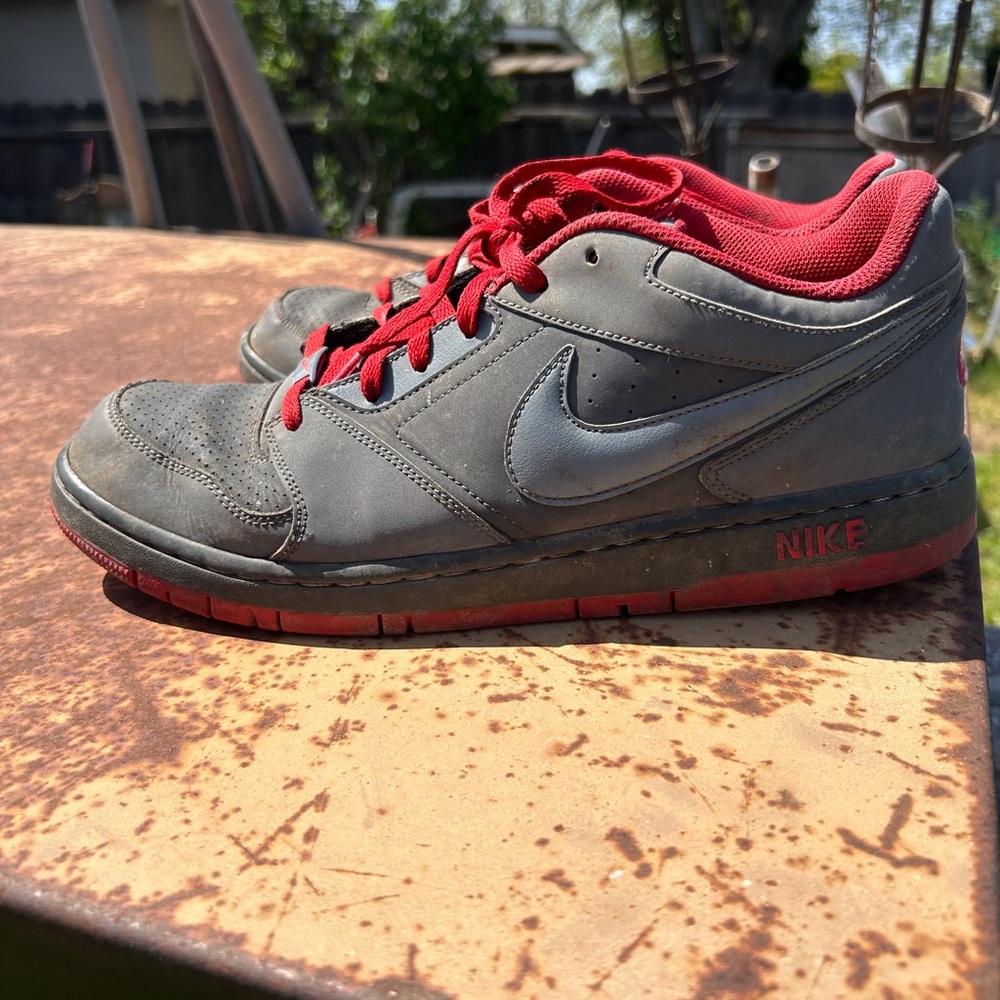Nike Men's Charcoal and Crimson Sneakers